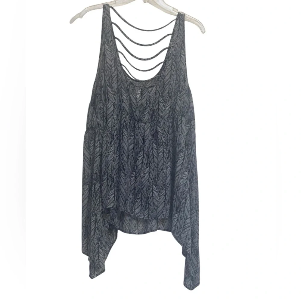 Torrid sheer, black & white, Strappy back tank. Size 2 large GUC - Picture 7 of 8